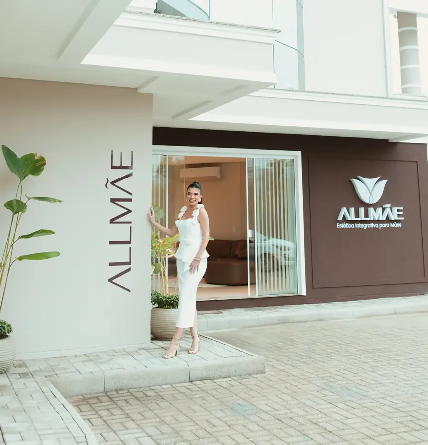 Stefanie Thibes, criadora do método AutoestimaMães e fundadora da AllMãe